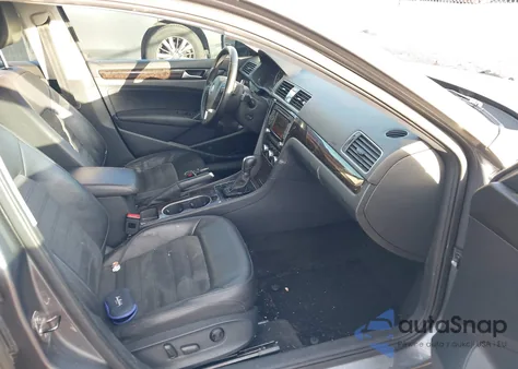 2015 Volkswagen Passat 3.6L V6 Sel Premium из США, поврежденный, VIN 1VWCM7A30FC013225